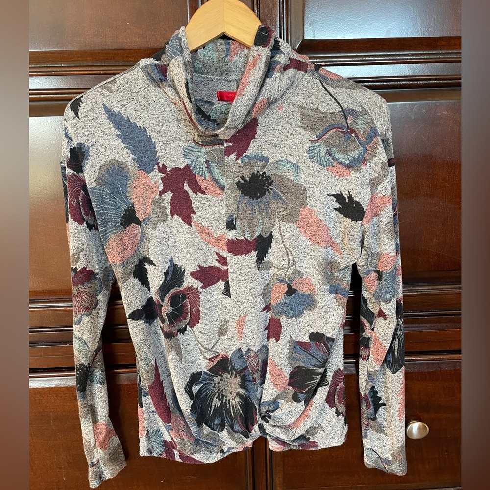 Jennifer Lopez floral sweater